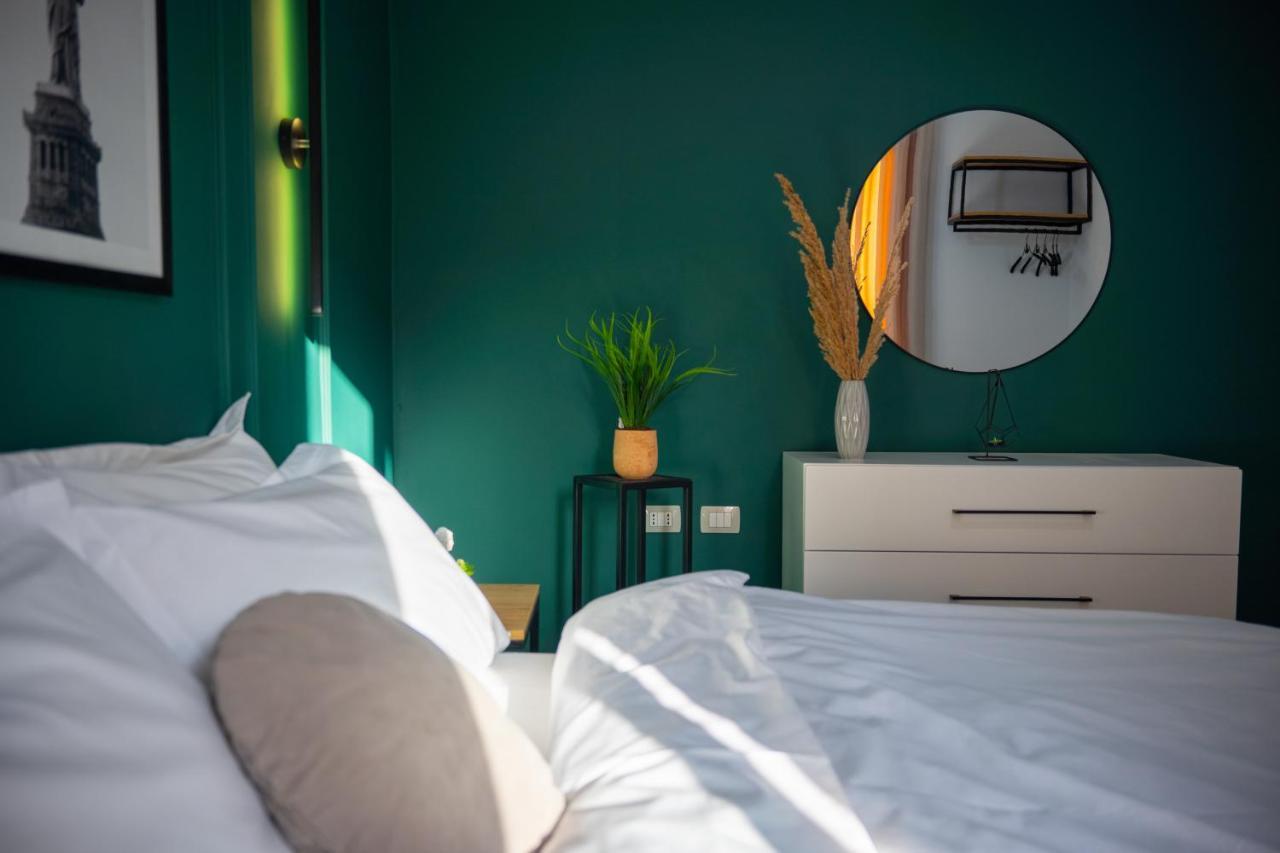 Апартаменты Blloku Area Modern App - The Nest Тирана Экстерьер фото